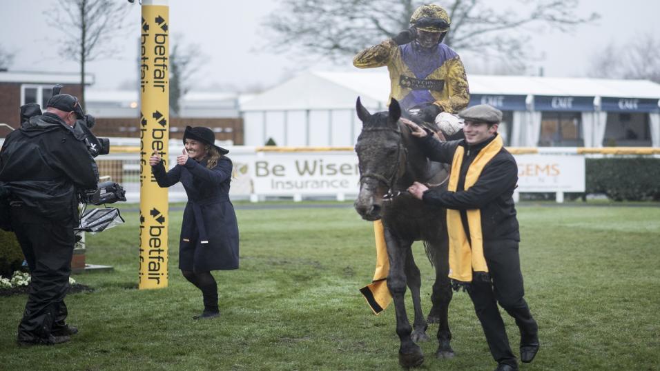 Kalashnikov wins the Betfair Hurdle in 2018
